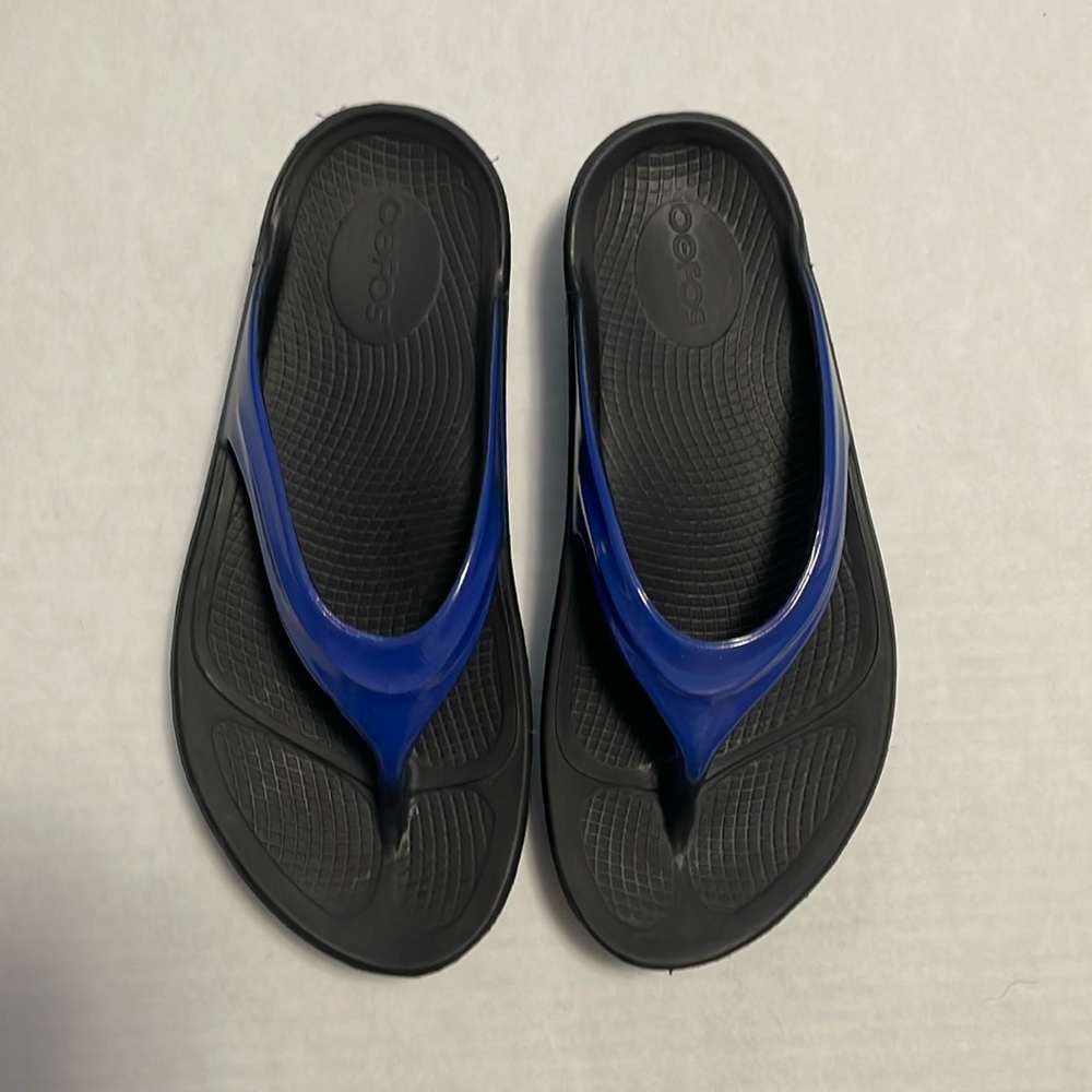 WOMEN'S OOFOS “OOLALA SANDAL”, Size 6
